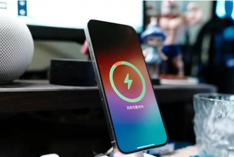 上甘岭苹果15换屏服务分享用什么充电器给iPhone15充电更好 